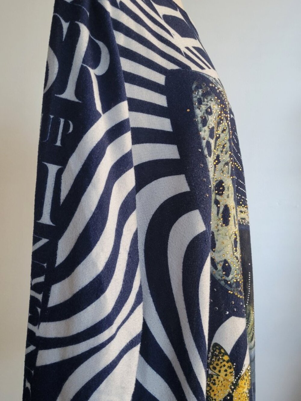 JVINI Women's Tango Mango Long-Sleeve Graphic Abstract Print Tunic - Picture 9 of 15